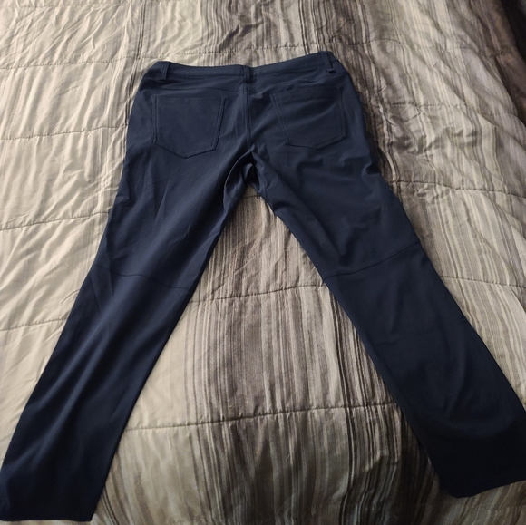 Lululemon ABC Trouser - Picture 3 of 4